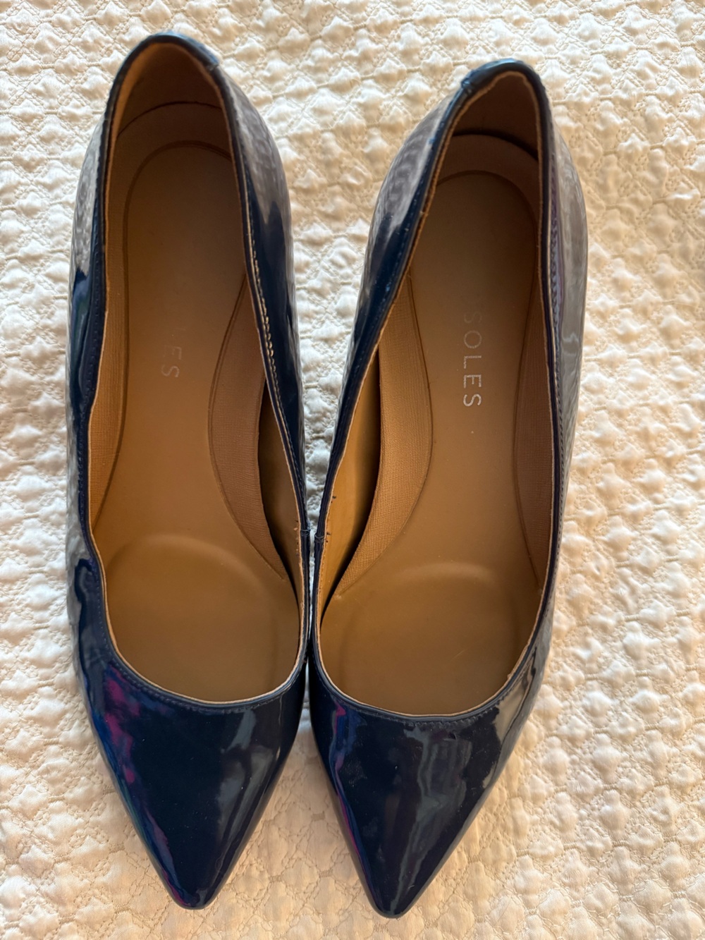 Like New AEROSOLES Navy Patent Pumps